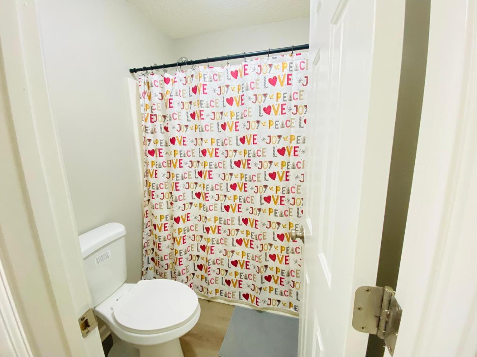 Spacious Room With Shared Bathroom Роли Экстерьер фото